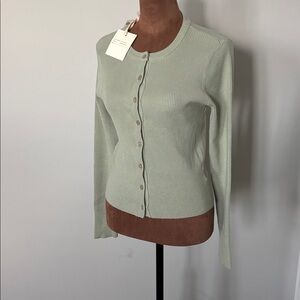 NWT sage green sweater🥝🍈🍐